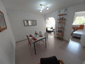 2 bed apt 10min walk to beach